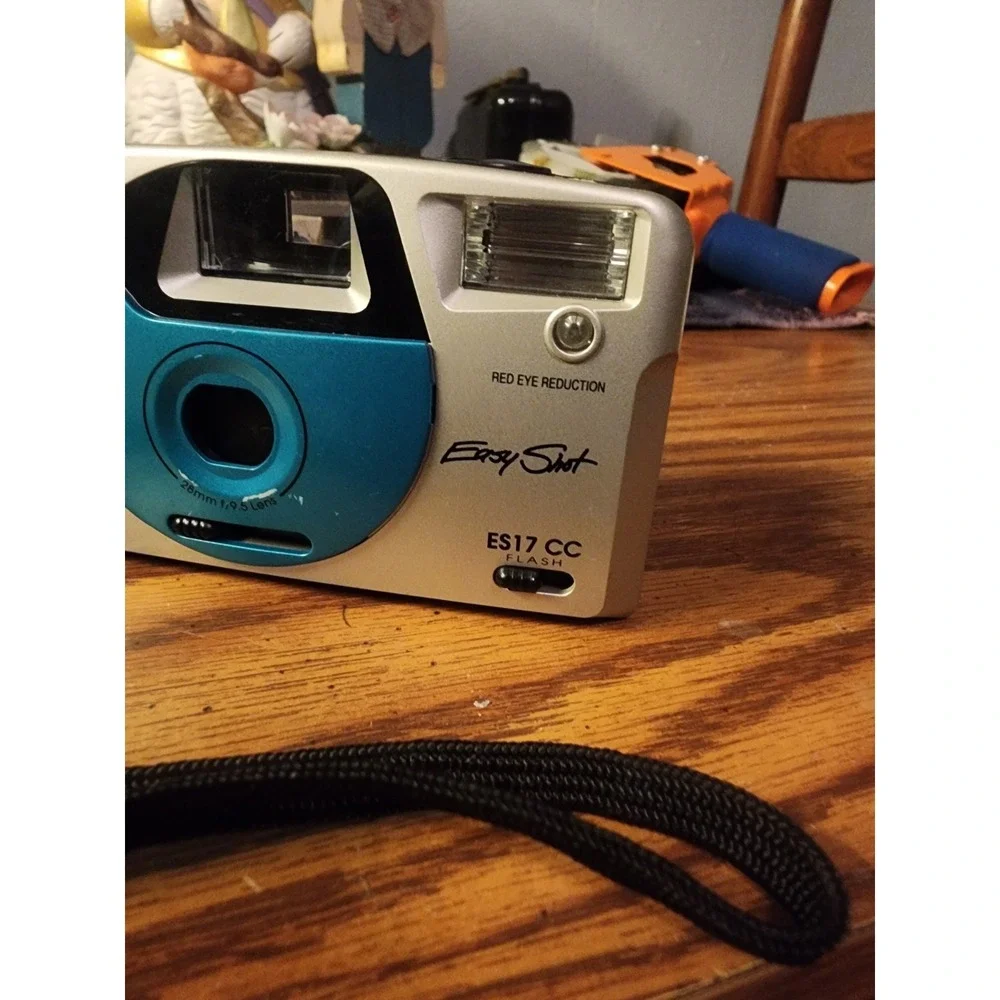 Vivatar Easy Shot Camera ES17 CC 35mm Focus Free Point And Shoot Compact Vintage
